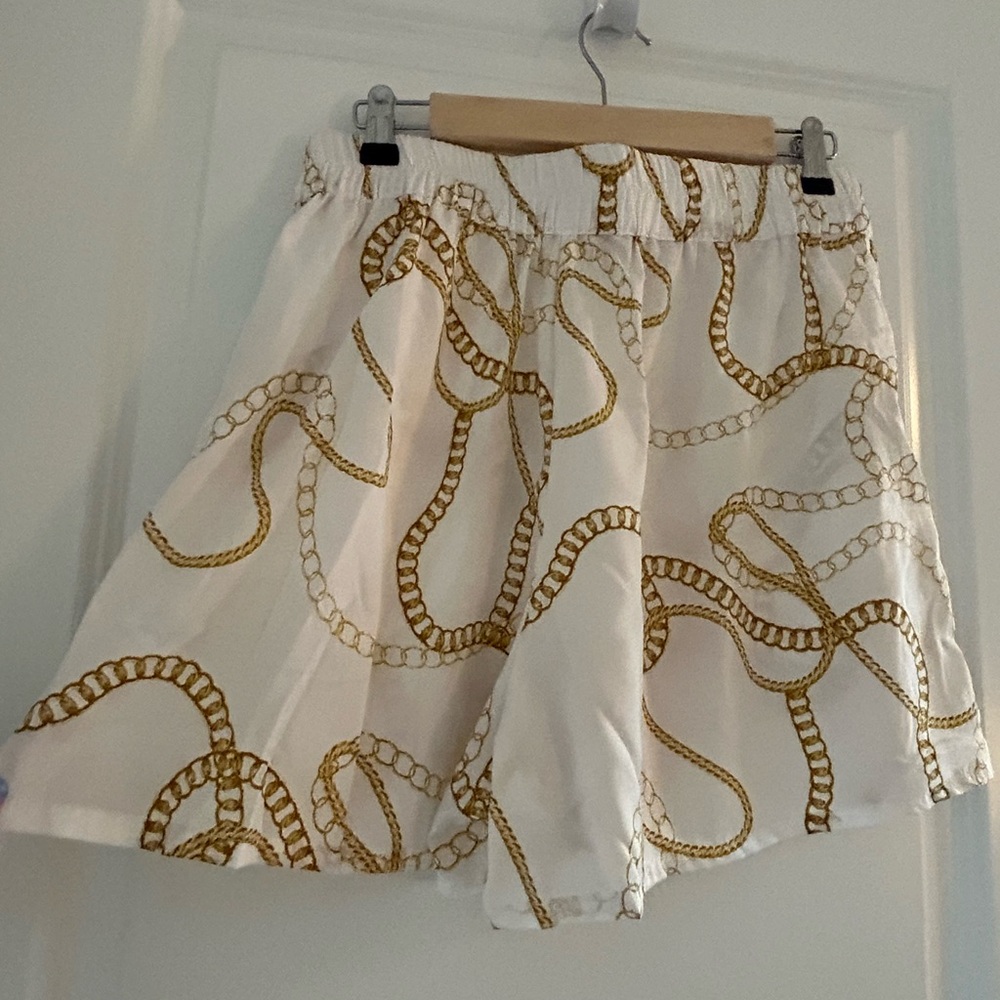 GIRL SOUL • White & Gold Shirt & Short Set • Large • - Picture 9 of 10